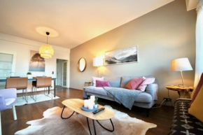 Cozy and Bright 2-Bedroom Apartment Washer and Dryer, King Size Bed